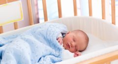Как уложить новорожденного спать